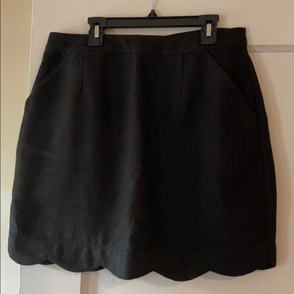 Scalloped mini skirt